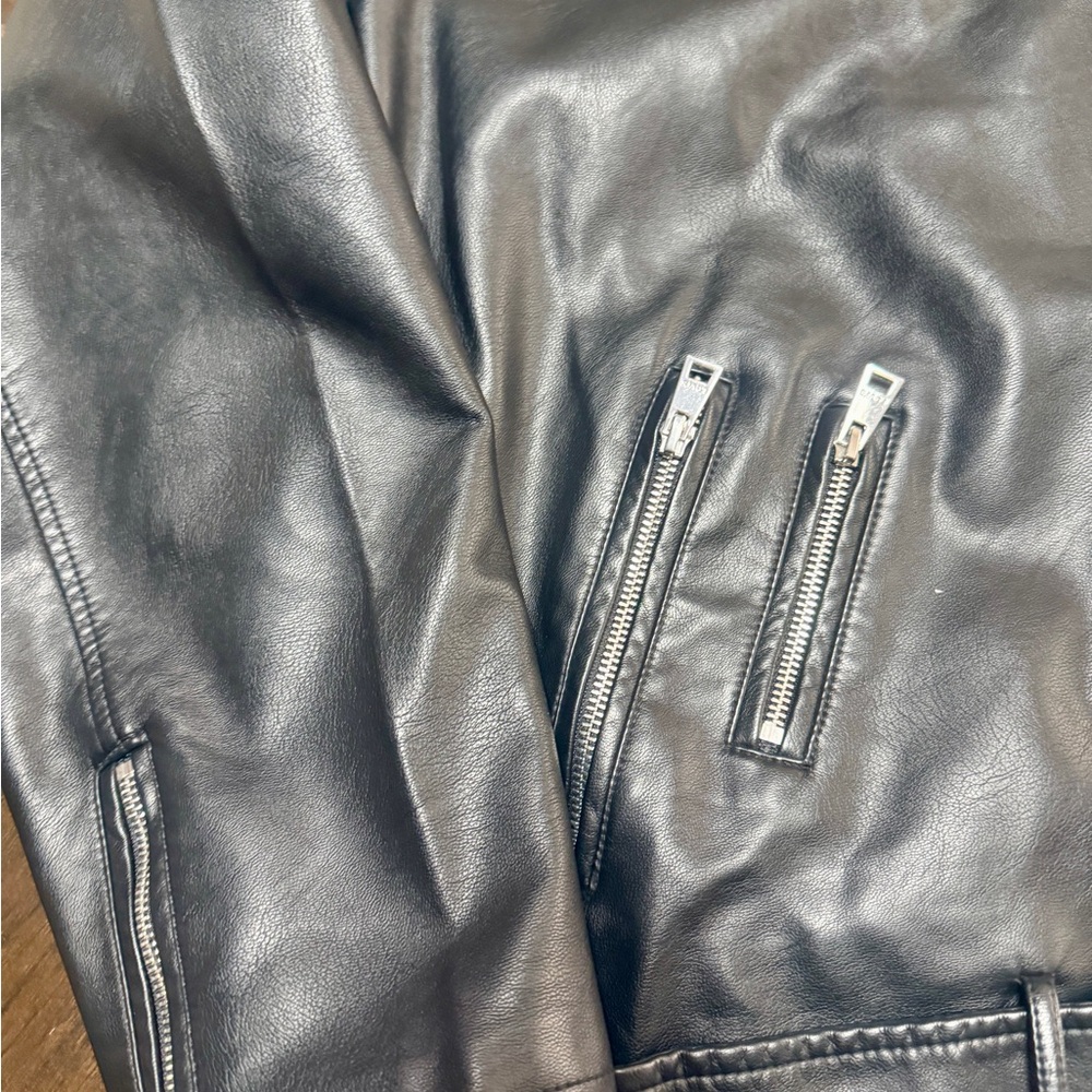 NWOT Levi's womens The Belted Faux Leather Moto Jacket - Picture 4 of 13